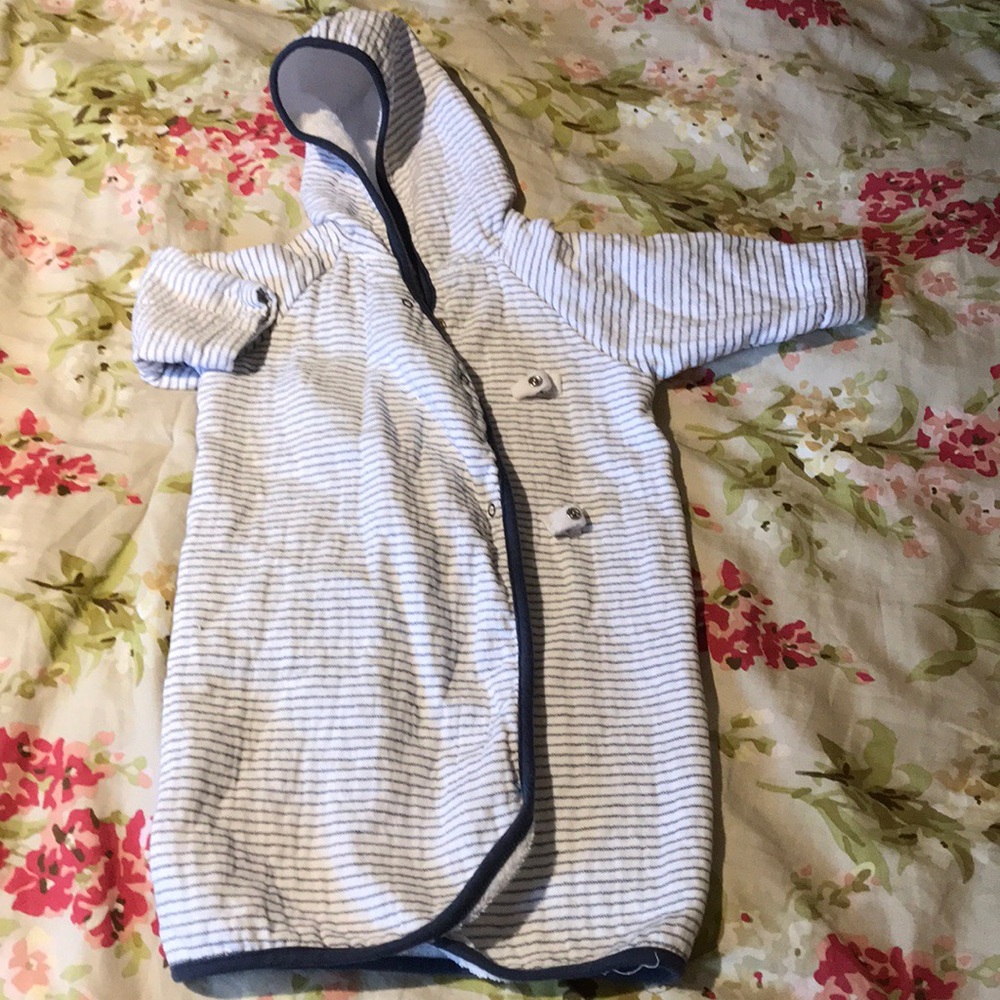 🛁 like new Carter baby bathrobe..